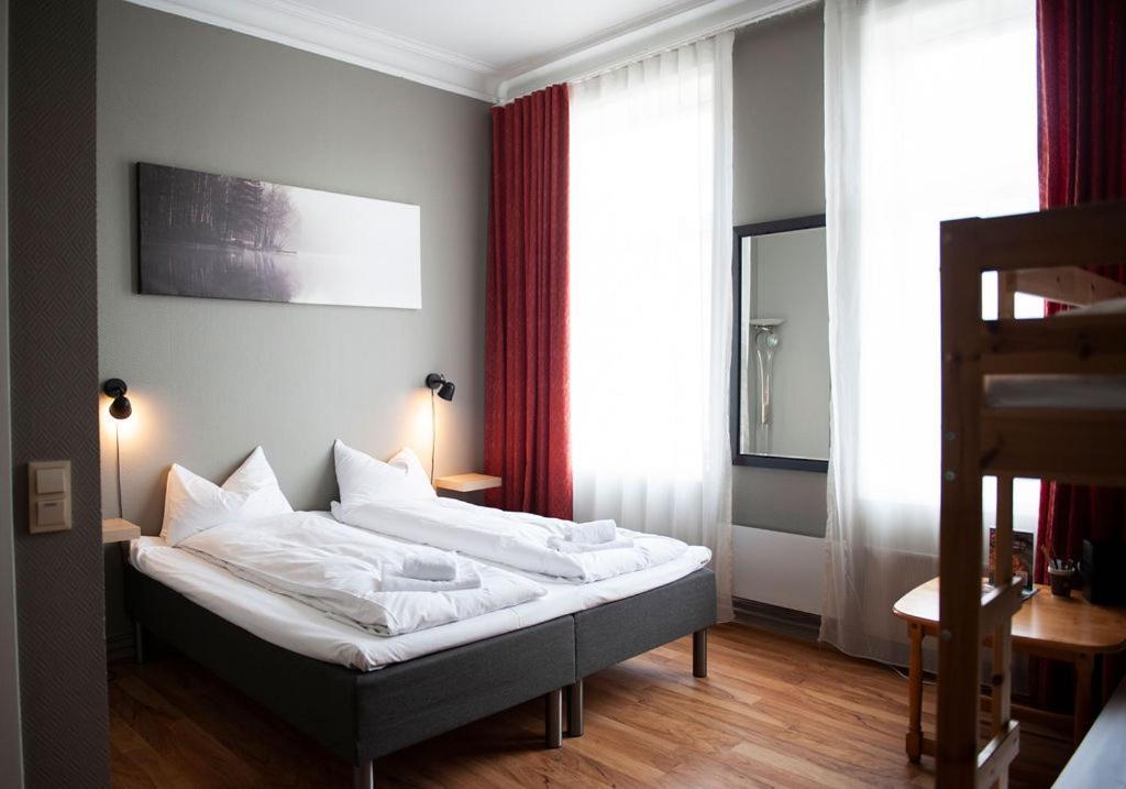 Henriks Hotell Skien Eksteriør billede